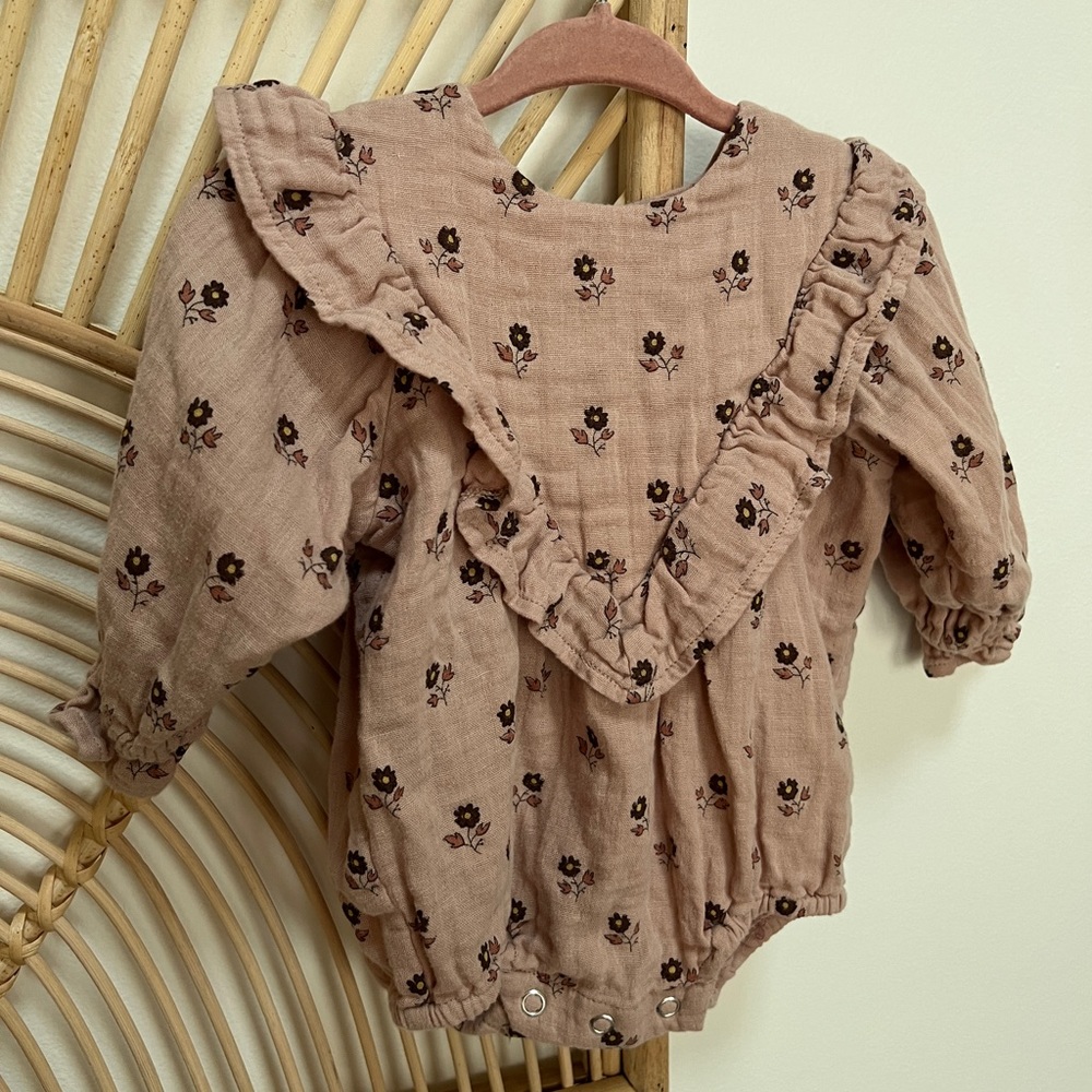 Riley + cru onesie 0-3m